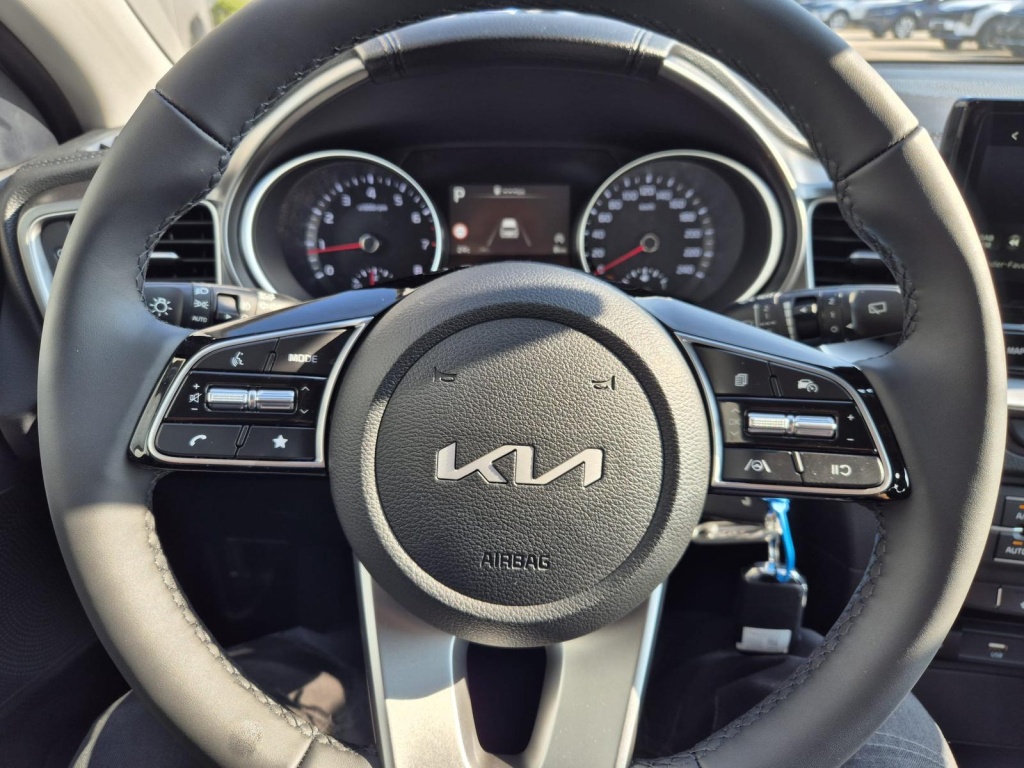 KIA Ceed SW Vision 1.5 Gasoline 140hp - ref: 7-44390 - Photo 12