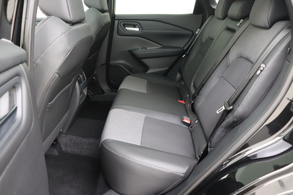 NISSAN Qashqai N-Connecta + Cold pack + Glassroof 1.3 DIG-T Mild Hybrid 158 hp 2WD X-TRONIC - ref: 7-45109 - Photo 16