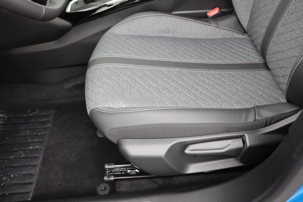 PEUGEOT 2008 Allure 1.2 Turbo 100 hp Man.6 - ref: 7-45885 - Photo 14