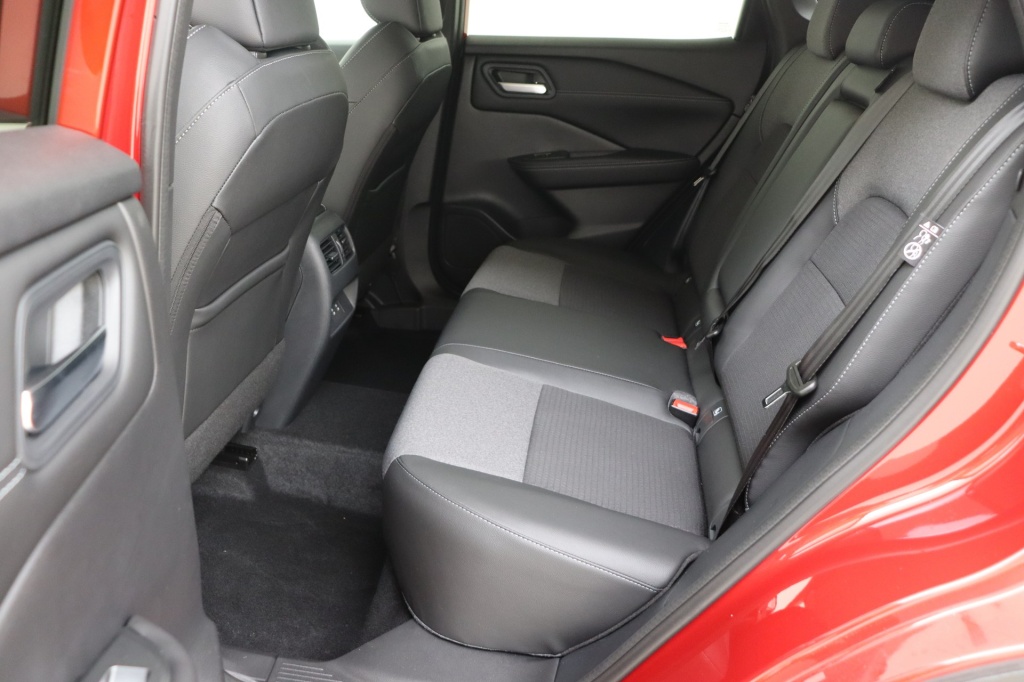 NISSAN Qashqai N-Connecta 1.3 158 hp CVT 2WD - ref: 7-45949 - Photo 16