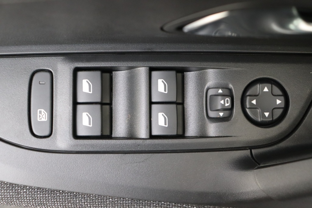 PEUGEOT 2008 Style Hybrid 145 e-DSC6    - ref: 7-46759 - Photo 17