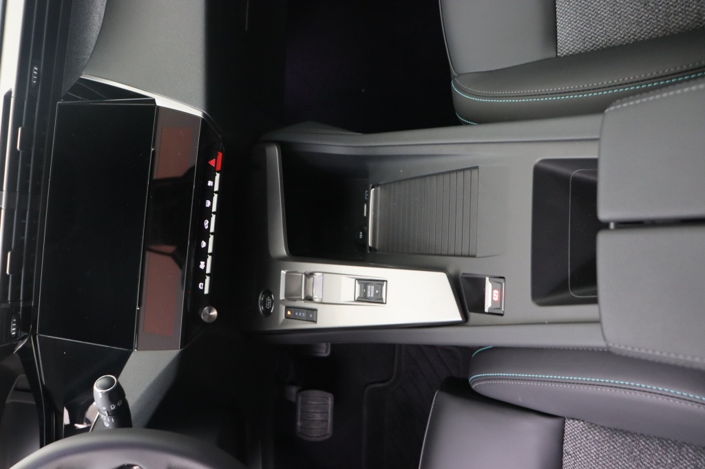 PEUGEOT 308 SW Allure 1.6 Plug-in Hybrid 180 hp e-EAT8    - ref: 7-46763 - Photo 12