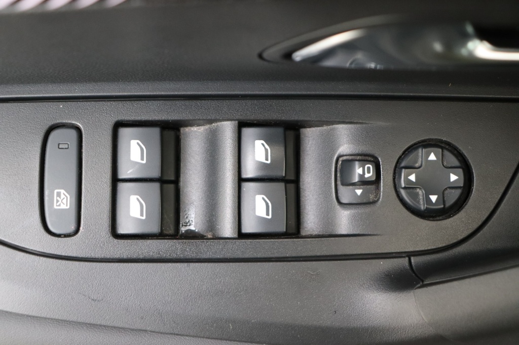 PEUGEOT 2008 Allure Hybrid 145 hp e-DSC6    - ref: 7-47727 - Photo 17