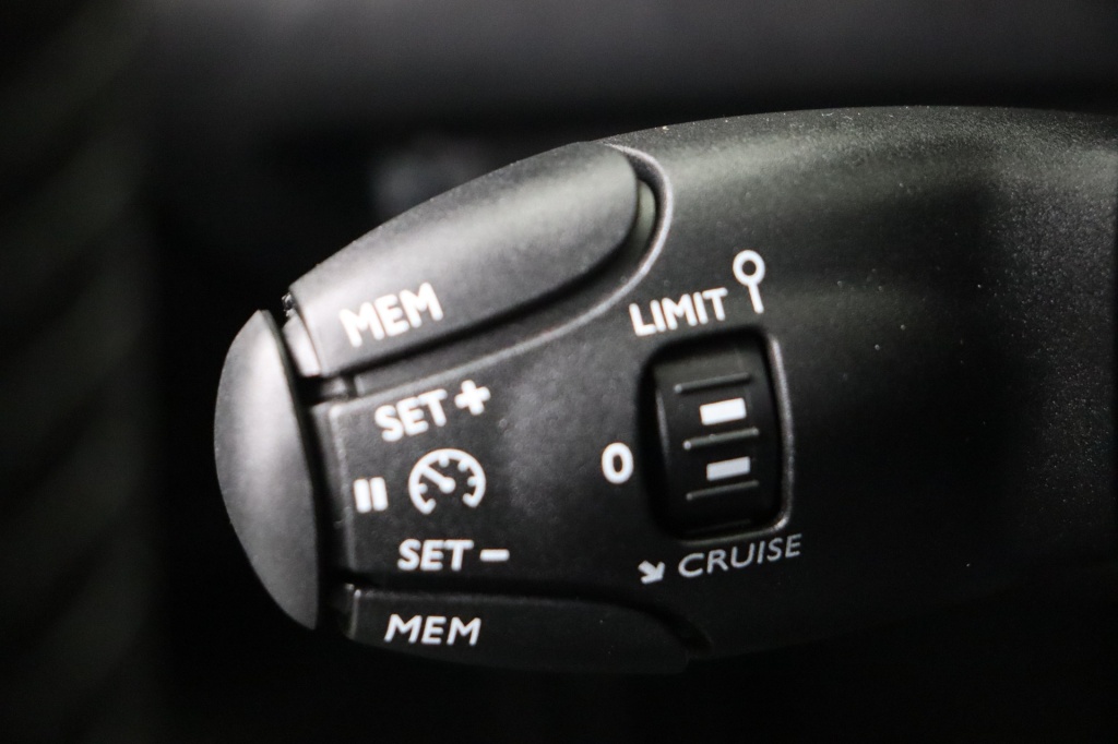 PEUGEOT 2008 Allure Hybrid 145 hp e-DSC6    - ref: 7-47727 - Photo 19