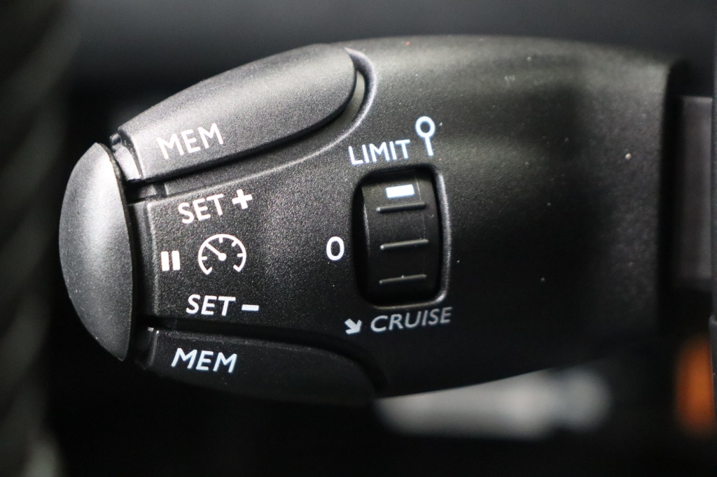 PEUGEOT 2008 Allure Hybrid 145 hp e-DSC6    - ref: 7-47728 - Photo 19