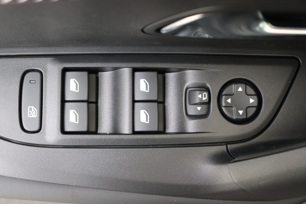 PEUGEOT 2008 Allure Hybrid 145 hp e-DSC6    - ref: 7-47732 - Photo 17