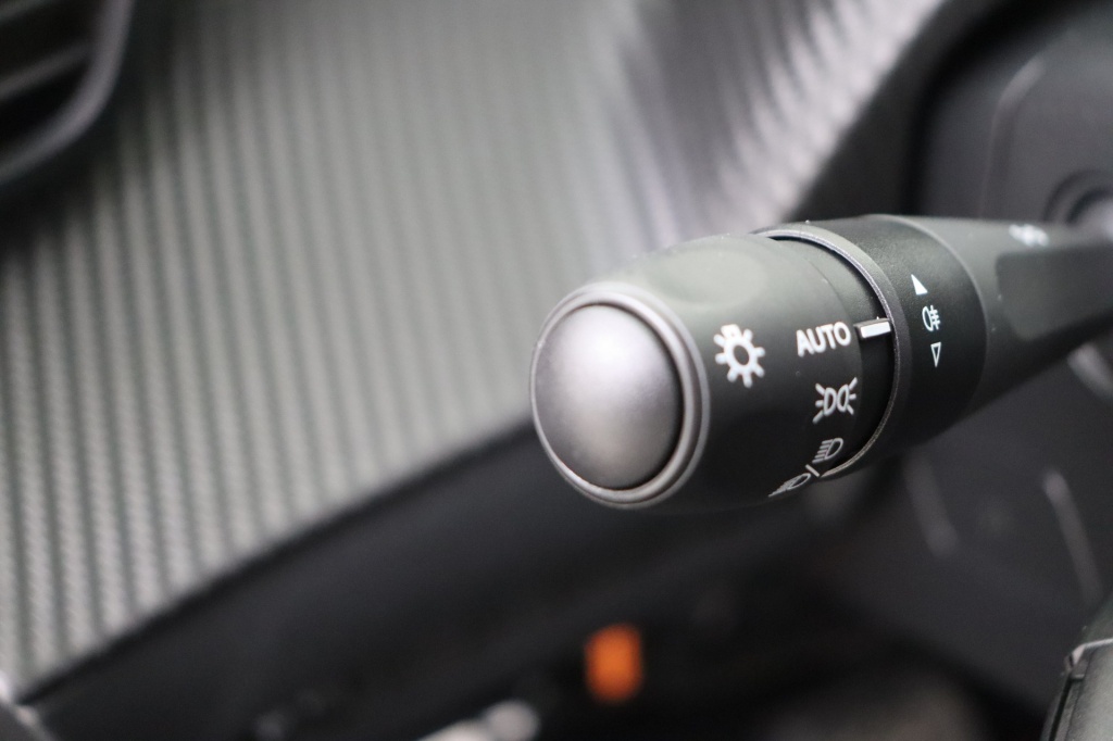 PEUGEOT 2008 Allure Hybrid 145 hp e-DSC6    - ref: 7-47732 - Photo 18