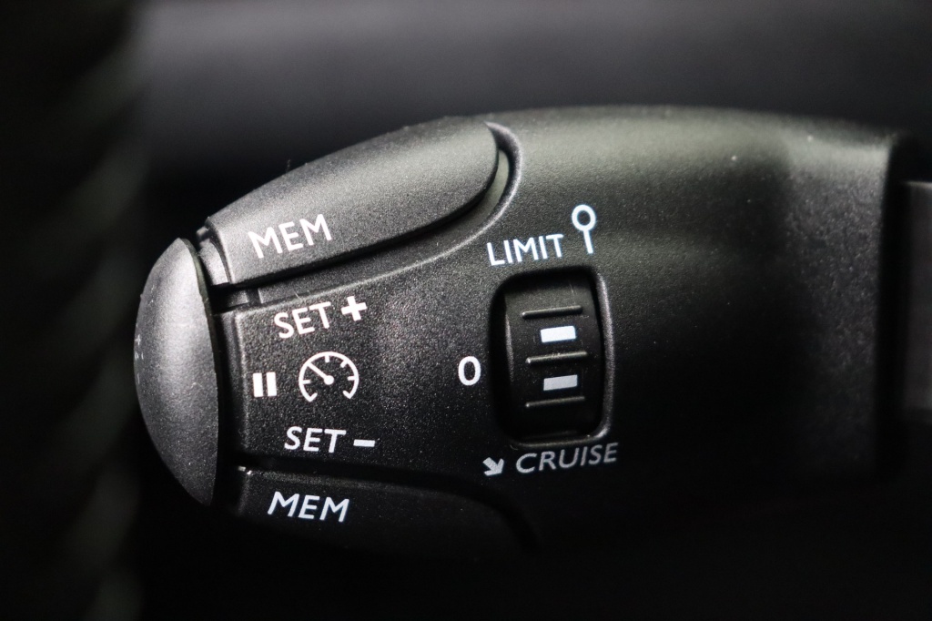 PEUGEOT 2008 Style 1.2 Turbo 100 hp Man. 6 - ref: 7-47733 - Photo 19