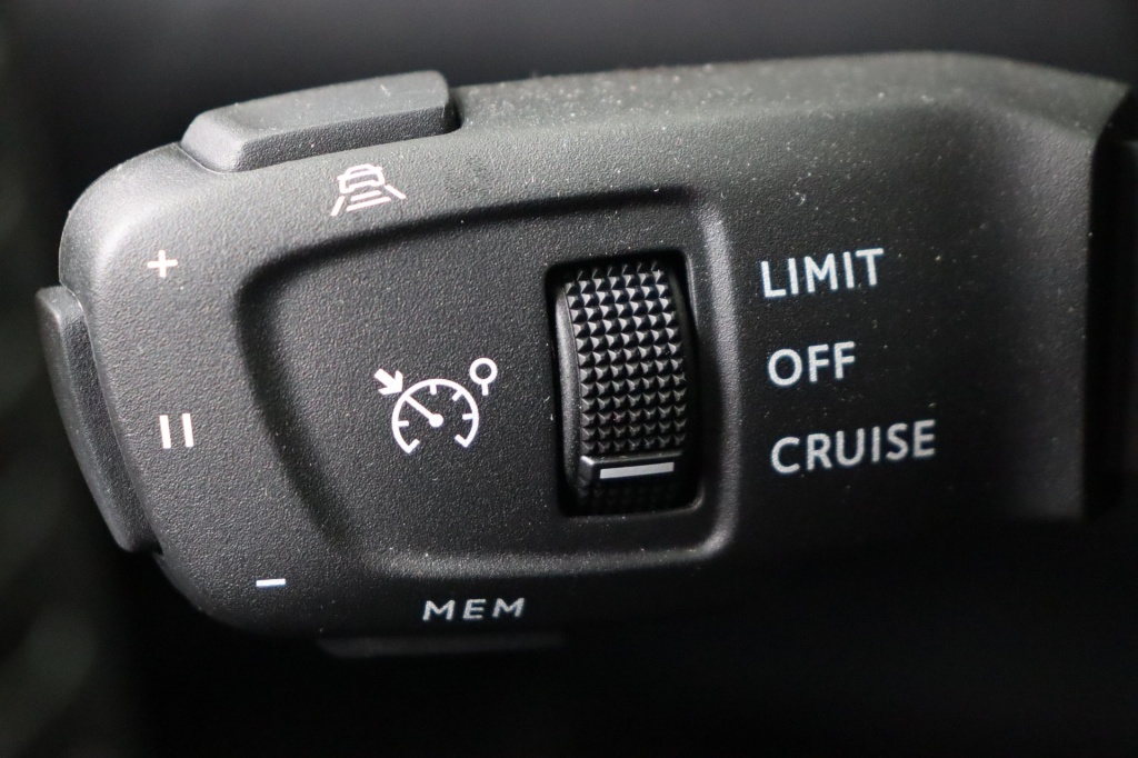 PEUGEOT 2008 Allure Hybrid 145 hp e-DSC6 - ref: 7-49242 - Photo 19