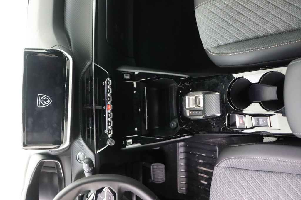 PEUGEOT 2008 Allure Hybrid 145 hp e-DSC6 - ref: 7-49256 - Photo 12