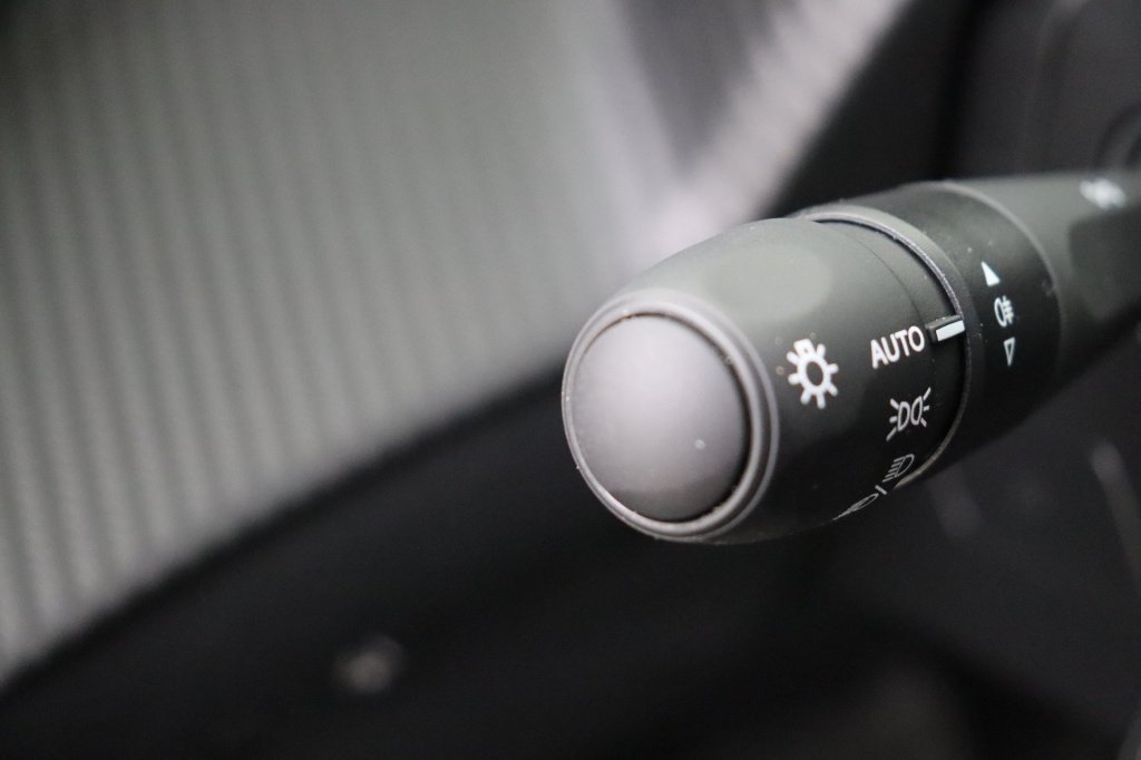 PEUGEOT 2008 Allure Hybrid 145 hp e-DSC6 - ref: 7-49256 - Photo 18