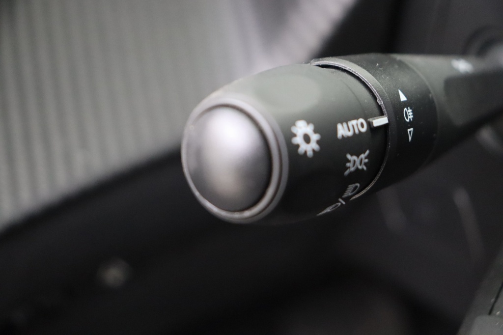 PEUGEOT 2008 Allure Hybrid 145 hp e-DSC6 - ref: 7-49260 - Photo 18