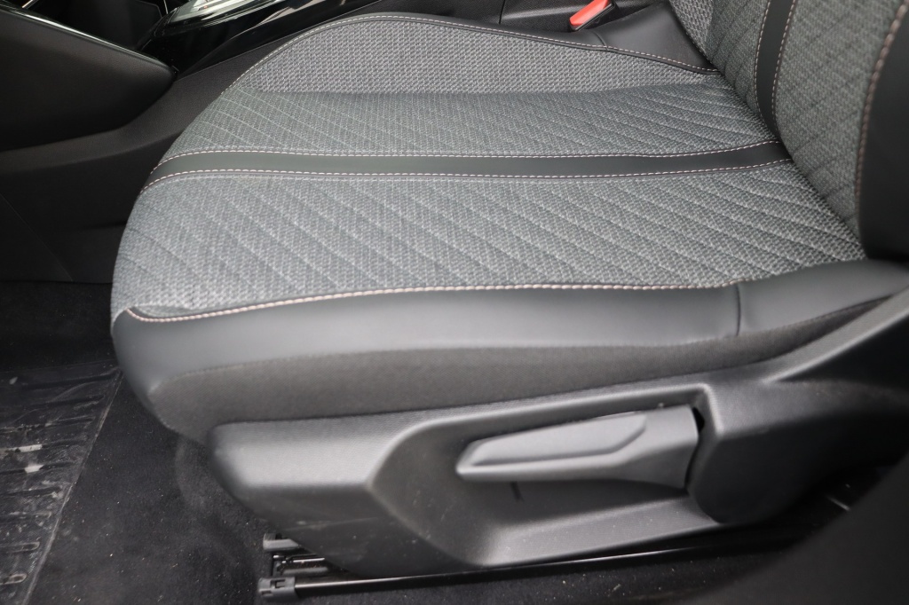 PEUGEOT 2008 Allure Hybrid 145 hp e-DSC6 - ref: 7-49268 - Photo 14