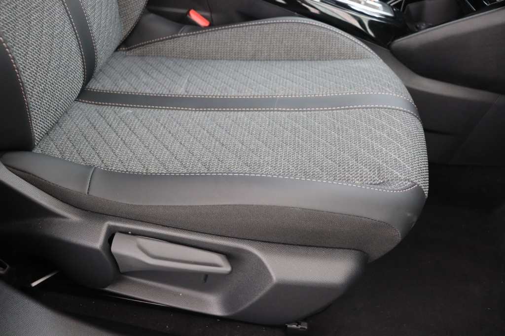 PEUGEOT 2008 Allure Hybrid 145 hp e-DSC6 - ref: 7-49272 - Photo 15