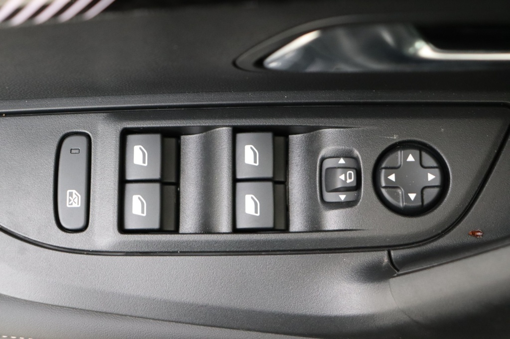 PEUGEOT 2008 Allure Hybrid 145 hp e-DSC6 - ref: 7-49274 - Photo 14