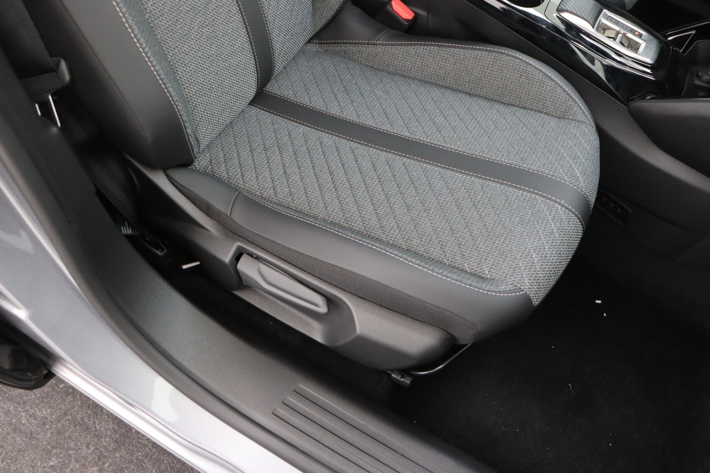 PEUGEOT 2008 Allure Hybrid 145 hp e-DSC6 - ref: 7-49274 - Photo 16