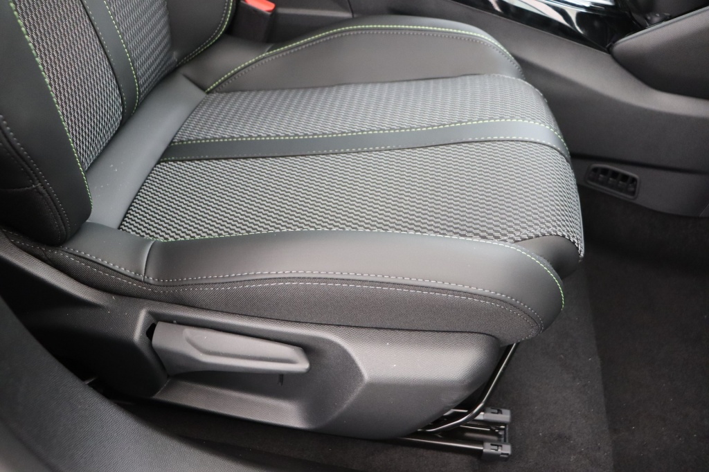 PEUGEOT 2008 GT Electric 54 kWh 156 hp - ref: 7-49397 - Photo 15