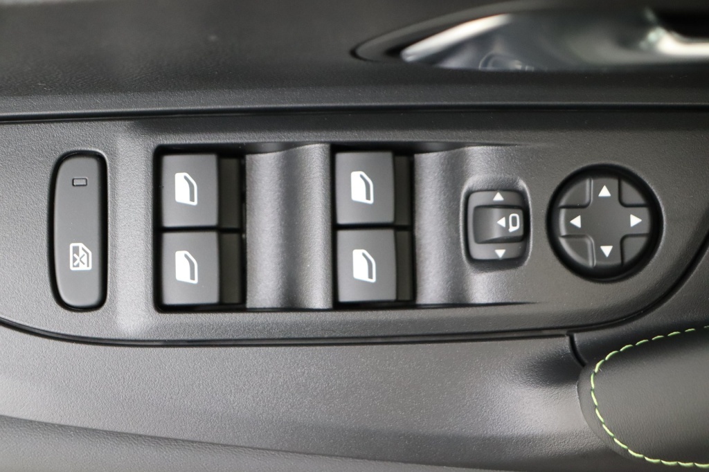 PEUGEOT 2008 GT Hybrid 145 hp e-DSC6 - ref: 7-51068 - Photo 14