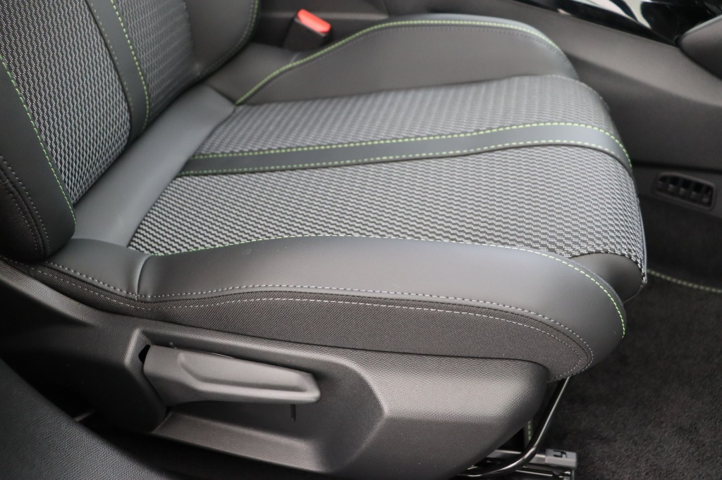 PEUGEOT 2008 GT Hybrid 145 hp e-DSC6 - ref: 7-51096 - Photo 15