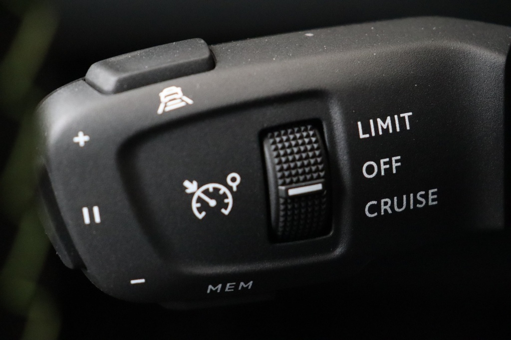 PEUGEOT 2008 GT Hybrid 145 hp e-DSC6 - ref: 7-51096 - Photo 19