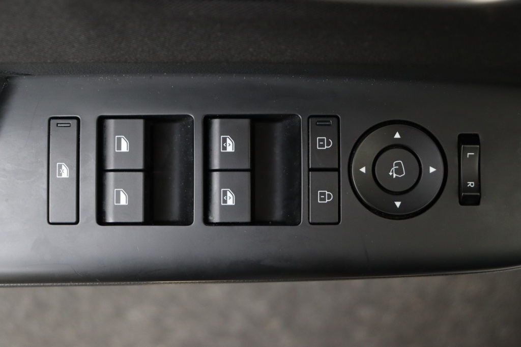 HYUNDAI Kona Feel 48 kWh 152 - ref: 7-51640 - Photo 17