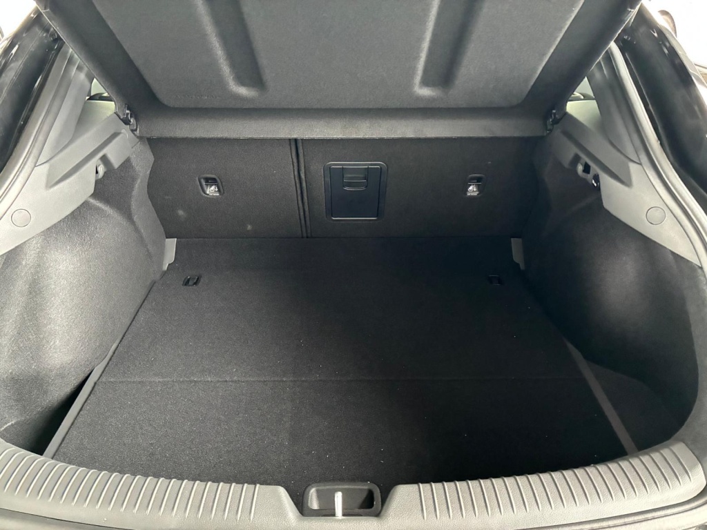 HYUNDAI i30 N-Line 1.5L T-GDI mild-hybrid (mHEV) - ref: 7-53188 - Photo 8