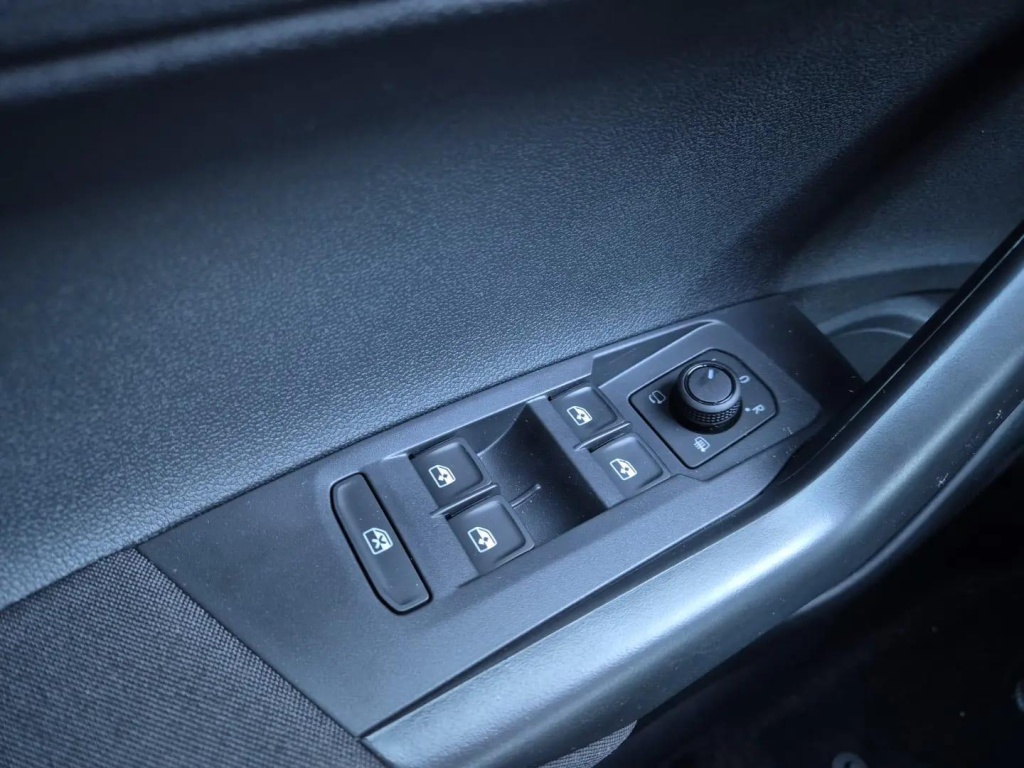 VOLKSWAGEN Taigo 1.0 TSI - ref: 7-53581 - Photo 13