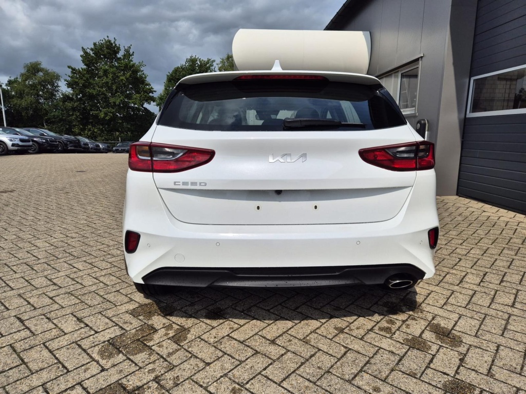 KIA Ceed Vision 1.5 Gasoline 140hp - ref: 7-53582 - Photo 4