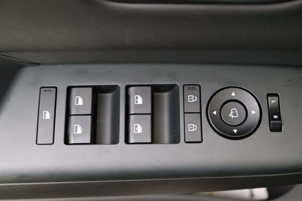 HYUNDAI Kona Shine 17