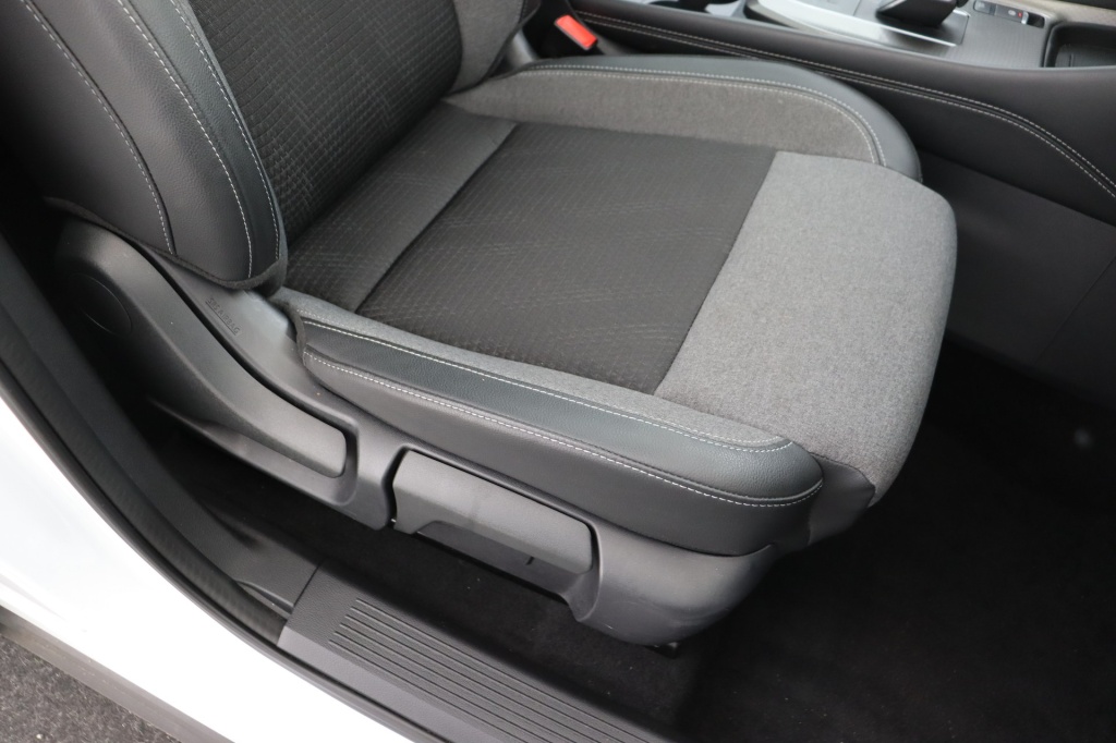 NISSAN Qashqai N-Connecta Winter Comfort + PANO + 2 Tone 1.3 DIG-T MHEV 158 hp Xtronic 2WD - ref: 7-56083 - Photo 16