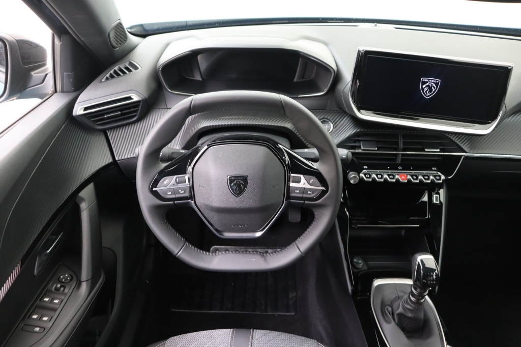PEUGEOT 2008 Allure  1.2 Turbo 100 hp Man. 6    - ref: 7-56282 - Photo 11