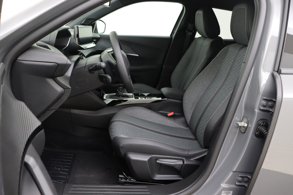 PEUGEOT 2008 Allure  1.2 Turbo 100 hp Man. 6    - ref: 7-56290 - Photo 12