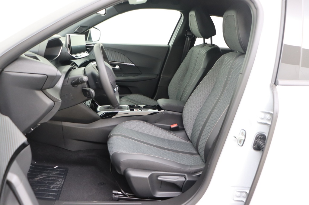 PEUGEOT 2008 Allure  1.2 Turbo 100 hp Man. 6    - ref: 7-56330 - Photo 12