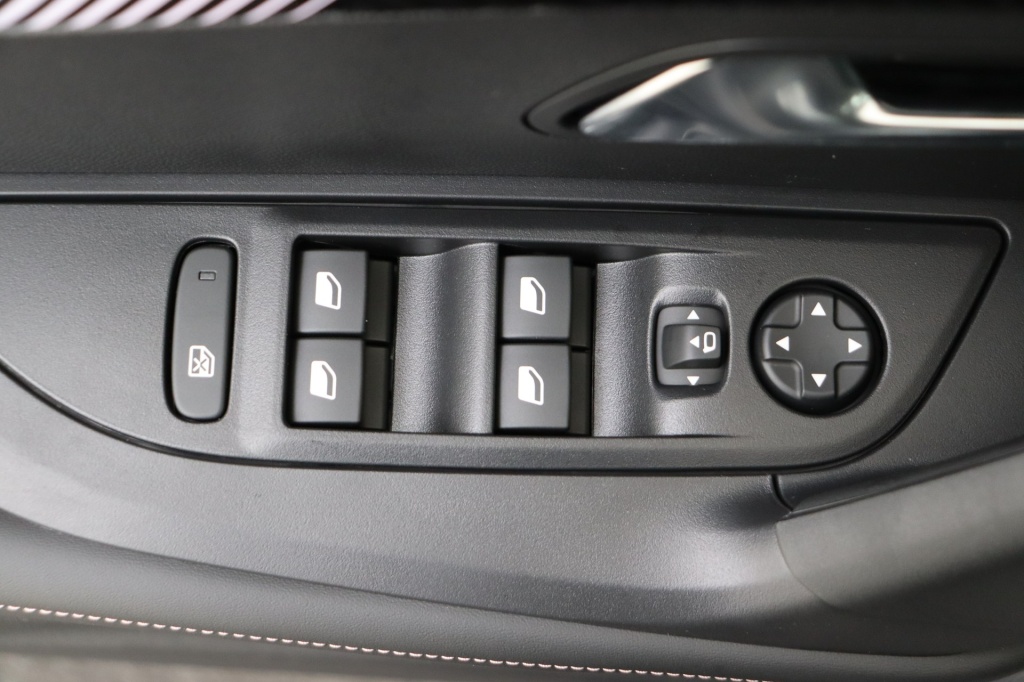 PEUGEOT 2008 Allure  1.2 Turbo 100 hp Man. 6    - ref: 7-56330 - Photo 14