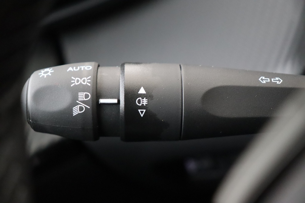 PEUGEOT 2008 Allure  1.2 Turbo 100 hp Man. 6    - ref: 7-56336 - Photo 17