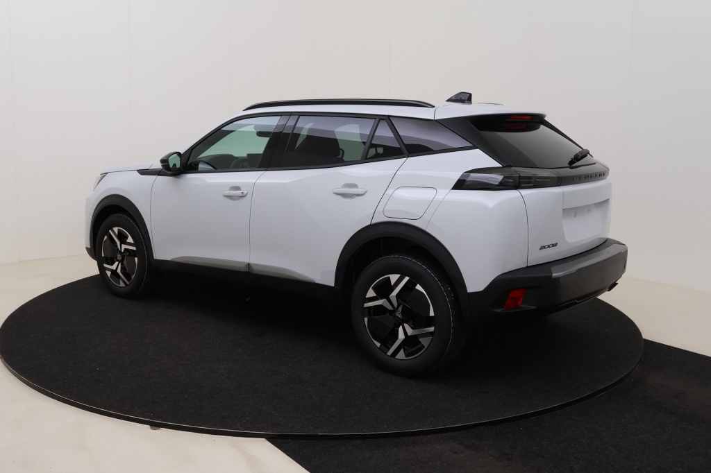 PEUGEOT 2008 Allure  1.2 Turbo 100 hp Man. 6    - ref: 7-56336 - Photo 8