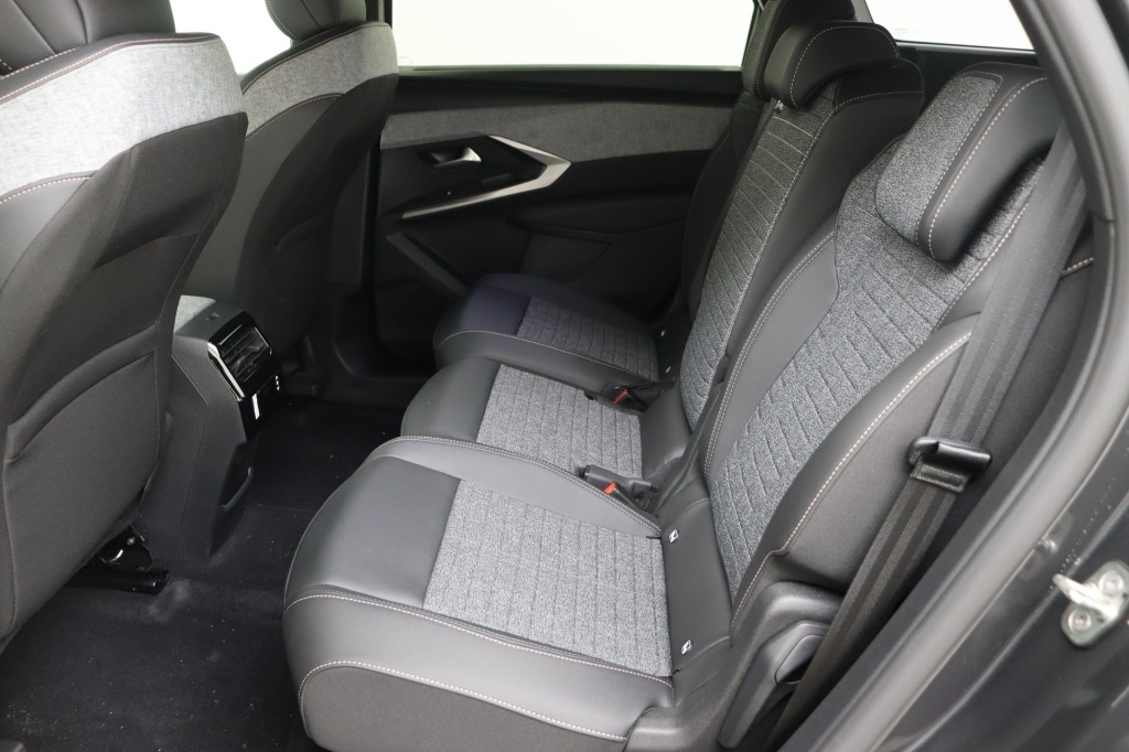 PEUGEOT 5008 Allure Hybrid 145 e-DCS6 - ref: 7-56351 - Photo 14