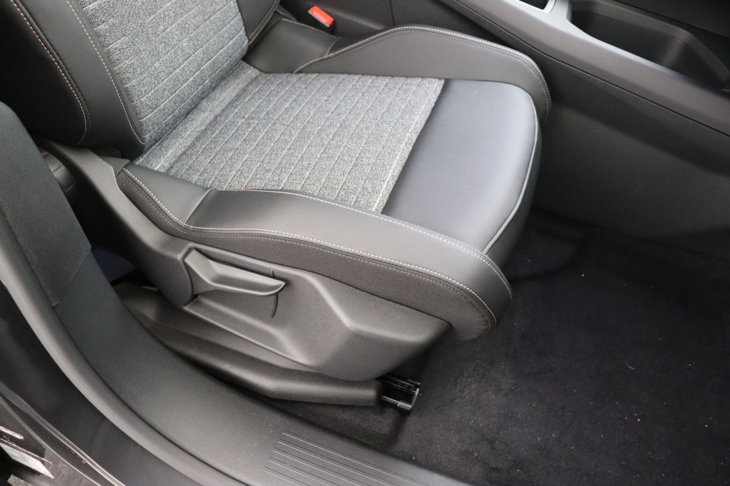 PEUGEOT 5008 Allure Hybrid 145 e-DCS6 - ref: 7-56351 - Photo 16