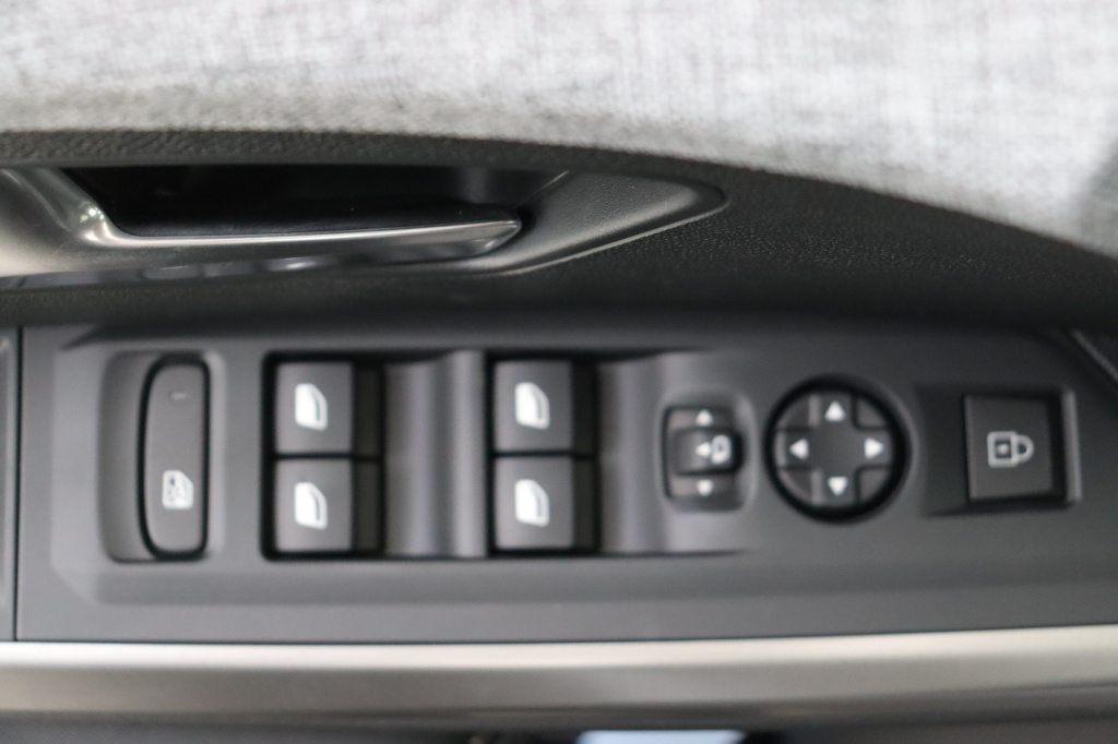 PEUGEOT 5008 Allure Hybrid 145 e-DCS6 - ref: 7-56372 - Photo 17