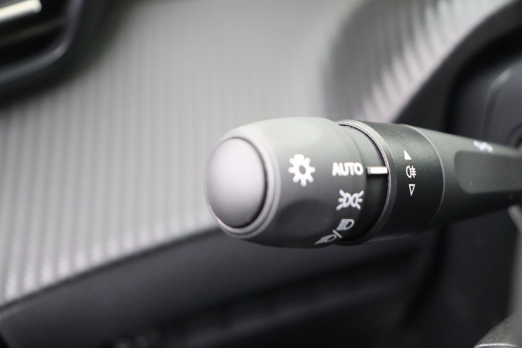 PEUGEOT 208 Envy 1.2 Turbo 100 hp Man. 6    - ref: 7-56711 - Photo 20