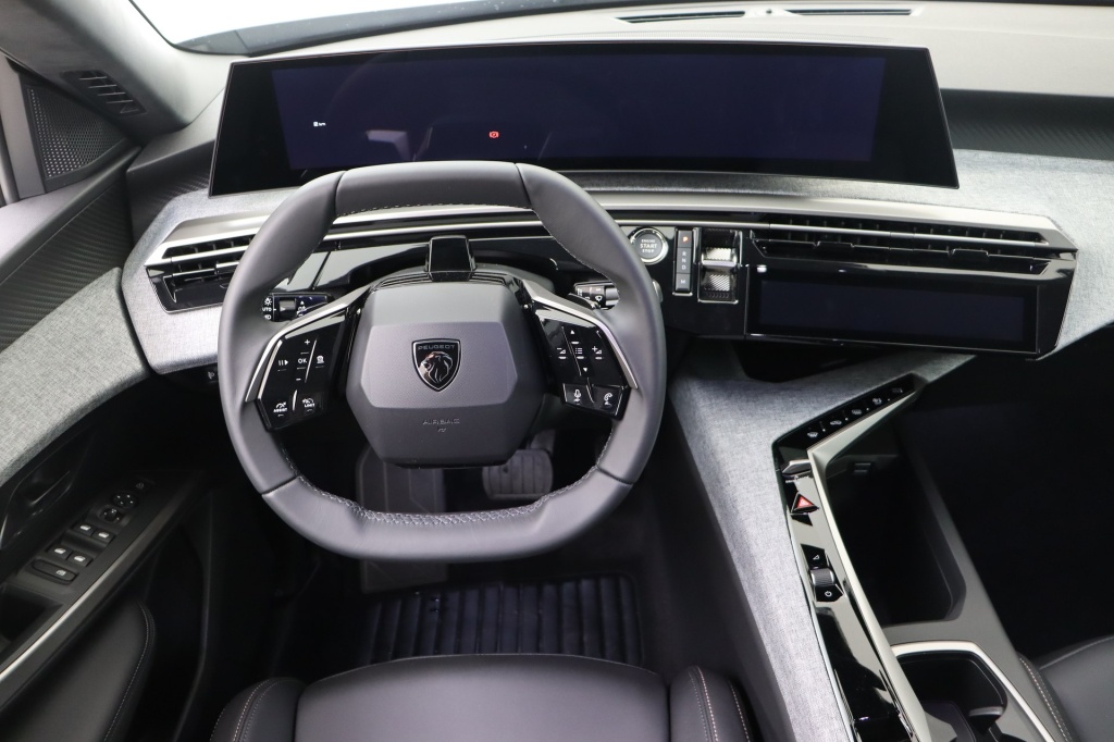 PEUGEOT 5008 Allure Hybrid 145 e-DCS6 - ref: 7-56716 - Photo 11