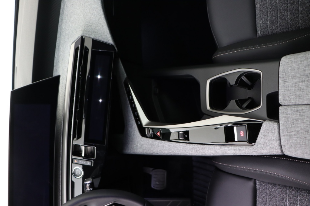 PEUGEOT 5008 Allure Hybrid 145 e-DCS6 - ref: 7-56716 - Photo 12