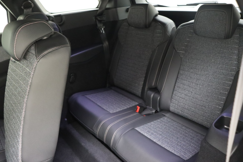PEUGEOT 5008 Allure Hybrid 145 e-DCS6 - ref: 7-56716 - Photo 17