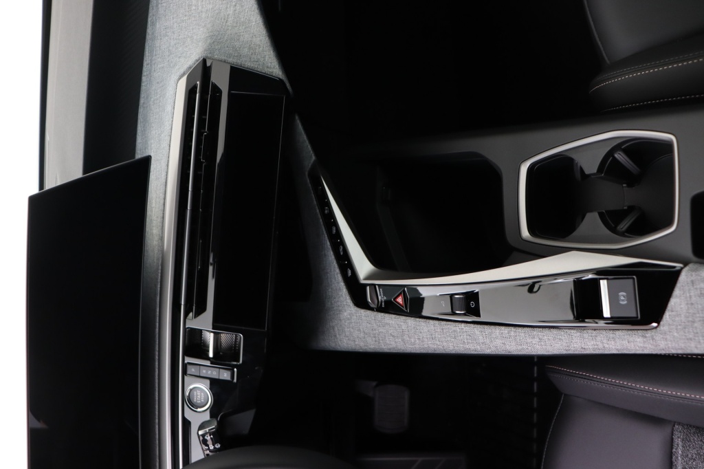 PEUGEOT 5008 Allure Hybrid 145 e-DCS6 - ref: 7-56723 - Photo 12