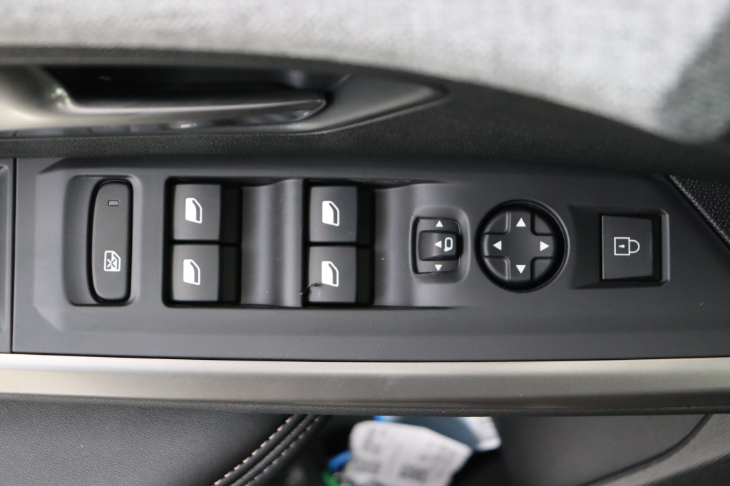 PEUGEOT 5008 Allure Hybrid 145 e-DCS6 - ref: 7-56723 - Photo 17