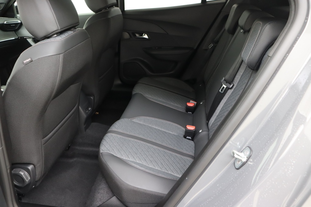 PEUGEOT 2008 Allure Hybrid 145 hp e-DSC6 - ref: 7-56882 - Photo 16