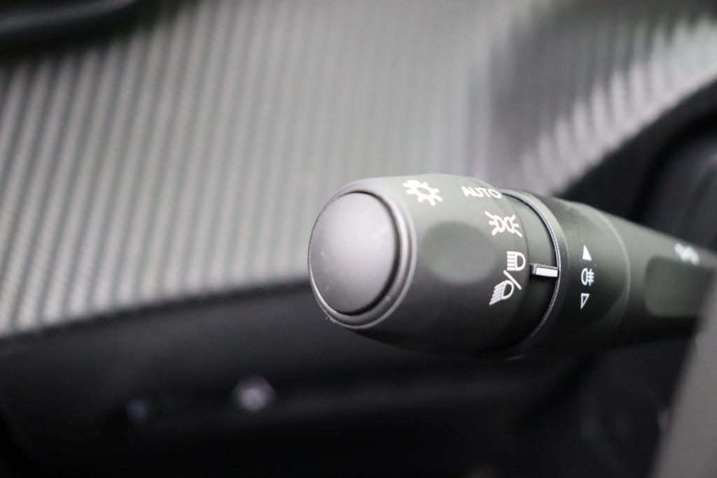 PEUGEOT 2008 Allure Hybrid 145 hp e-DSC6 - ref: 7-56900 - Photo 17