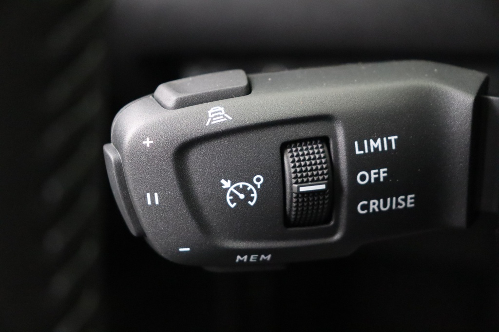 PEUGEOT 2008 Allure Hybrid 145 hp e-DSC6 - ref: 7-56910 - Photo 19