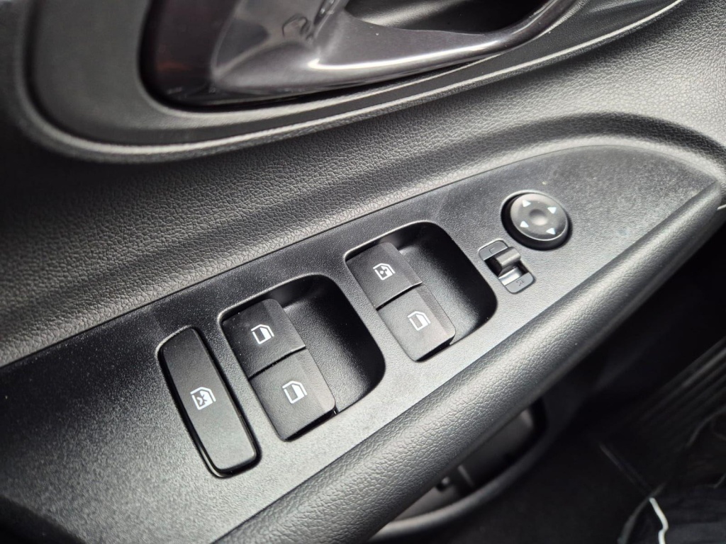 HYUNDAI i20 1.0 Gasoline 90hp - ref: 7-56933 - Photo 13