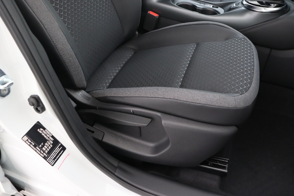 NISSAN Juke N-Connecta 1.6 Hybrid 143 hp AT 2WD - ref: 7-56967 - Photo 15